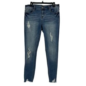 MAURICES Women’s Blue Jeans Sz 9/10R Distressed Ripped/Torn Raw Hems Stretch
